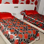 מלון Delfi & Wellness Center 3*