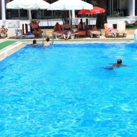 호텔 Delfi & Wellness Center 2*