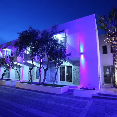 מלון Delfi & Wellness Center 2*