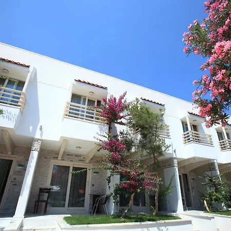 מלון Delfi & Wellness Center 2*