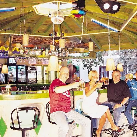 Delfi & Wellness Center מלון בודרום