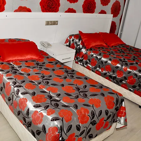 מלון Delfi & Wellness Center 2*