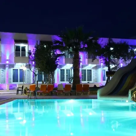 מלון Delfi & Wellness Center 2*